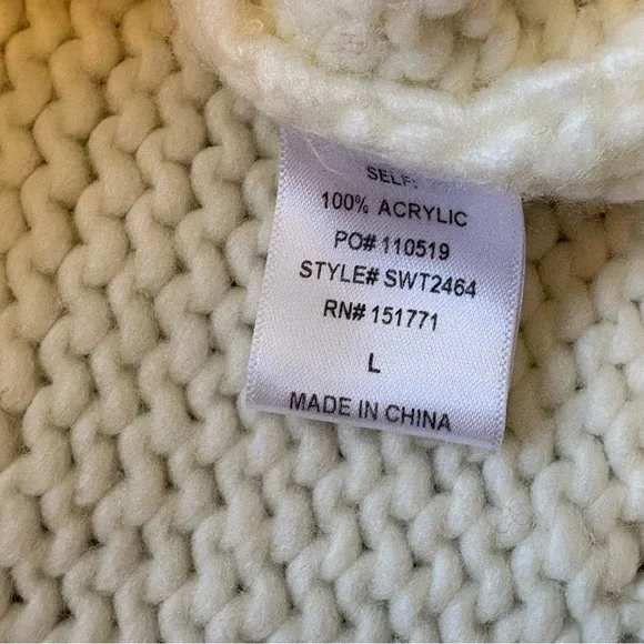 Le Lis White Knit Sweater with Red Heart – Women’s Size Large - Picture 8 of 9